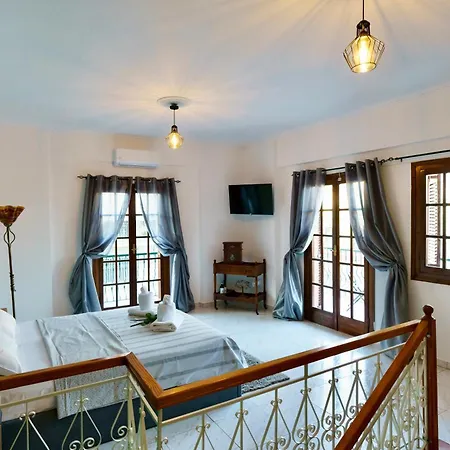 Central 1br Maisonette 75 Sqm, Private Yard, Pet-friendly *