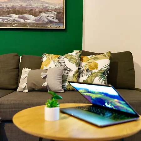 Central 1br Maisonette 75 Sqm, Private Yard, Pet-friendly