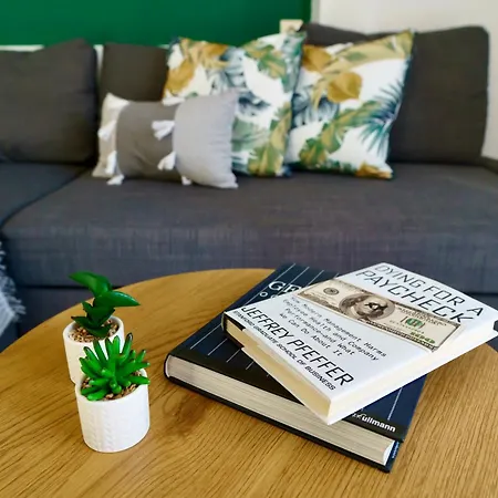 Vakantiehuis Central 1br Maisonette 75 Sqm, Private Yard, Pet-friendly *