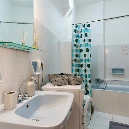 Central 1br Maisonette 75 Sqm, Private Yard, Pet-friendly Vakantiehuis *