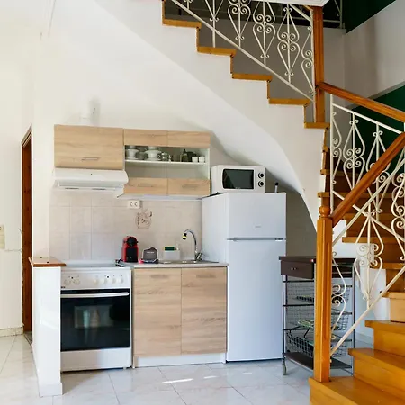 Central 1br Maisonette 75 Sqm, Private Yard, Pet-friendly *