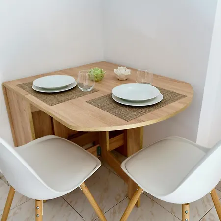 Vakantiehuis Central 1br Maisonette 75 Sqm, Private Yard, Pet-friendly Kalamáta
