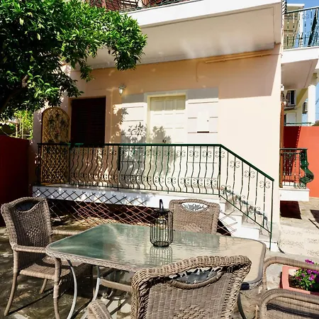 Central 1br Maisonette 75 Sqm, Private Yard, Pet-friendly Kalamáta