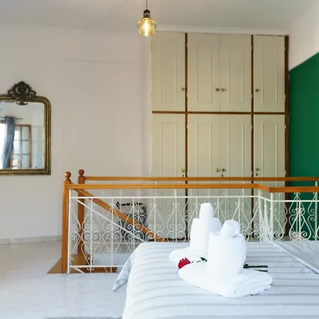 Central 1br Maisonette 75 Sqm, Private Yard, Pet-friendly Kalamáta