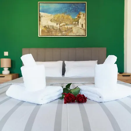 Vakantiehuis Central 1br Maisonette 75 Sqm, Private Yard, Pet-friendly